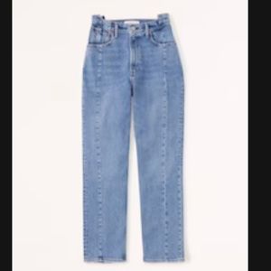 Abercrombie & Fitch Curve Love Ultra High Rise 90s Straight Jean
Color: MEDIUM